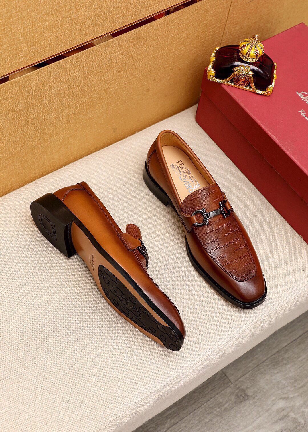 Ferragamo Men's Textured Leather Loafers - Low-Profile Sole